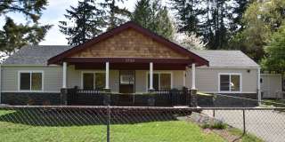 Beautiful 4-Bedroom Lakewood Home with Spacious Yard Near JBLM Gallery 1