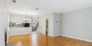 UNCG Area – Chancellors Court Townhomes. Walk to Campus and just minutes to Downtown! Gallery 19