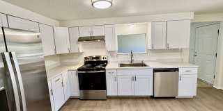 Beautiful 3 Bed/1.5 Bath Ranch Style Home Gallery 1