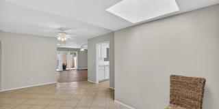 Modern Updated Tempe Townhome Near ASU & Downtown with Resort-Style Amenities Gallery 5