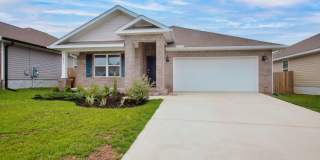 Charming 4-Bed Retreat Minutes From It All Gallery 1
