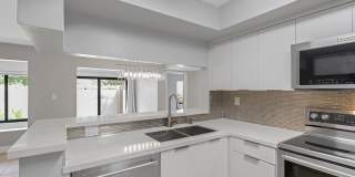Charming 2BR Condo in Miami Gallery 10