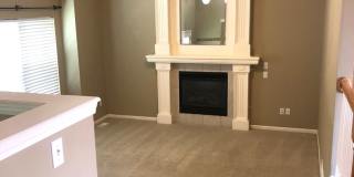 4 Bed, 3 Bath with Fenced Backyard!! Gallery 4
