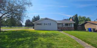 4 Bed 2 Bath Rancher Original Hardwood Floors Corner lot 2400 Sq/Ft of space Gallery 1