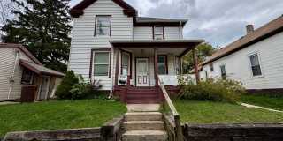Spacious & Cozy 2-Bedroom Lower Apartment with Appliances & Garage Space Included! Gallery 1