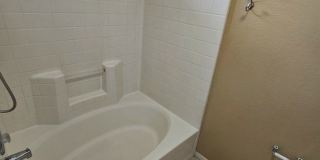 Spacious 6 bedroom , 3 bathroom home with downstairs bedroom and bath Gallery 17