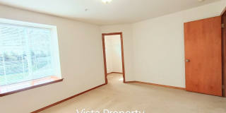 2 Bedroom 2.5 bath BIG Townhouse with garage - minutes from JBLM East Gate Gallery 38