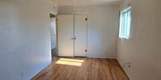 3 Bedroom 2 bathroom minutes from UNM and local shopping Gallery 9