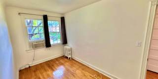 Spacious 6 bedroom 3.5 bath Tudor Townhouse w/Deck close to Georgetown University & Hospital Gallery 34