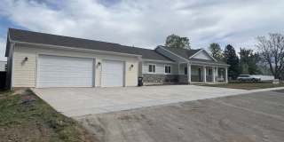 Gorgeous 6-bedroom, 4-bathroom with a large garage Salem Gallery 30