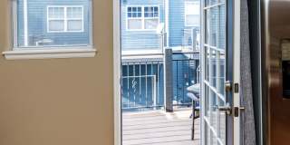 Fully Furnished Downtown 2 Bed, 4 Bath Executive Townhouse Gallery 19