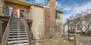 Beautiful 2 bed 1 bath Condo in Aurora Gallery 3