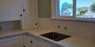 Large 1 bedroom Historic condo - Top Floor unit with a charming interior-  Available now! Gallery 13