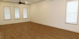 1692 Alamo Crossing Gallery 5