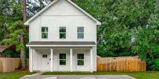 Pre-Leasing for the 27-28 School Year! Unbeatable Location Pre-Leasing for the 27-28 School Year! Unbeatable Location Gallery 1