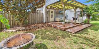 Beautiful 3 bd/ 2.5 house with Renovated Kitchen Gallery 39