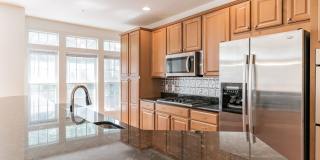 Lovely Townhome Conveniently Located! Gallery 17