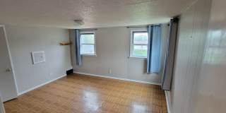 AVAILABLE September 1st- 4 Bed 3 Bath w/ Spacious Back Deck - SHORT TERM LEASE TILL END OF APRIL Gallery 22