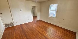 1 or 2 Bedroom, 1-Bathroom Duplex with central heat and air Gallery 5
