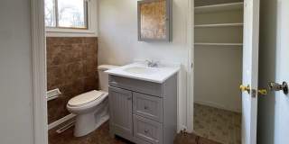 Property for rent in the quiet neighborhood of Highview Hills Gallery 10