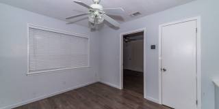 RENOVATED 2-BEDROOM TOWNHOME IN AHISD Gallery 12
