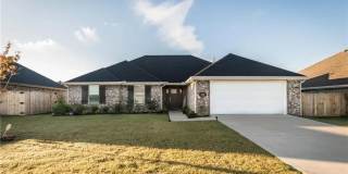 Gorgeous Home with Vaulted Ceilings and Large Fenced Yard! Spacious 3 Bedroom and 2 Bath Home! Gorgeous Home with Vaulted Ceilings and Large Fenced Yard! Spacious 3 Bedroom and 2 Bath Home! Gallery 1