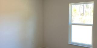 Like New 3/2/2 house with a screened in porch. Gallery 23