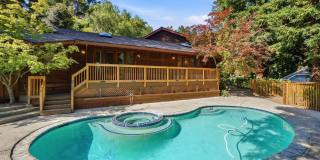 Spectacular 2 story home w/pool in Round Hill Country Club Gallery 47