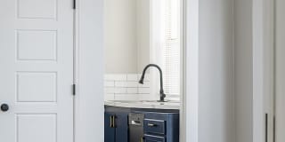 Elegant Renovation! HUGE 1 Bed 1 Bath Available Now! Gallery 30