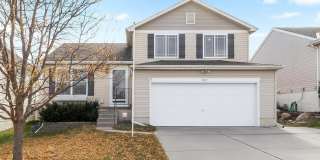 Spacious 3-Bedroom with Fenced Yard & Garage Gallery 1