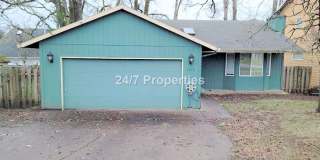 Updated 3BD | 2BA Home with Garage  Large Deck - Hillsboro Gallery 1