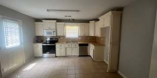 Nice 3 Br. 2 Bath home in Ward Gallery 7