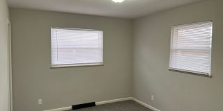 4 Bedroom with a Huge Fenced Back Yard! Gallery 18