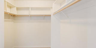 7 Meridian Circle Gallery 24