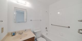 12811 HUNTING BEAR Gallery 21