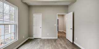 Room in 4 Bedroom Home at Athens Ave Gallery 27