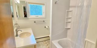 3 Bedroom House South End Neighborhood Burlington Available in September 5th! Gallery 11