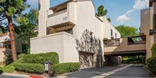 Beautifully Furnished 2 Bed/2.5 Bath Townhome in the Desirable Woodlands of La Jolla Gallery 3