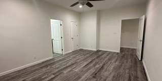 AVAILABLE: Updated 4 BR / 2 BA in Prime South Austin Location Gallery 18