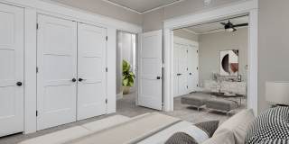 Elegant Renovation! HUGE 1 Bed 1 Bath Available Now! Gallery 21