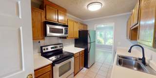 Charming 3 bedroom / 2 bathroom home with large fenced backyard near shopping & Fort Bragg! Gallery 11
