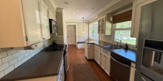 Spacious 4-Bedroom Home Plus Large Bonus Space – West Slope Vista Hills Gallery 6