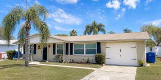 Stunning 3BD/2BTH Home in Holiday! Gallery 1