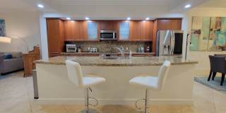 Luxury Apartment Right On The Beach In Lauderdale By The Sea!!! Seasonal rental Gallery 1