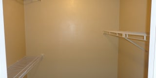 Nice 2 bedroom/ 1 1/2 bath town-home in Mill Run Gallery 12