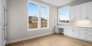 Beautiful 4 Bedroom + Office Home with Open Layout, Gourmet Kitchen & Large Entertainment Room Gallery 12