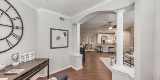 Alister Galleria Gallery 8