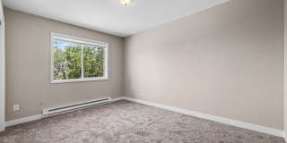 FOR RENT! Beautifully Remodeled 2 Bed/1 Bath Unit – Don’t Miss Out! Gallery 12