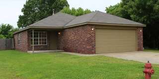 Charming 3 Bed / 2 Bath Home in Coweta – Spacious Lot + Creek Access! Gallery 1