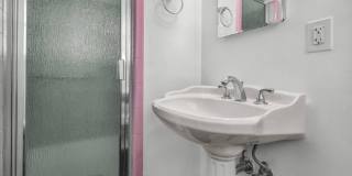 2 bed + 2 bath in amazing location!! Gallery 17